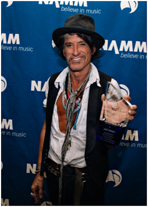 LEGENDARY AEROSMITH GUITARIST JOE PERRY HONORED WITH LES PAUL AWARD AT